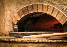 Wood fired pizza oven